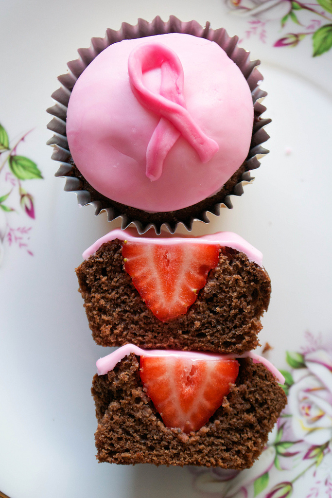 breast cancer cupcakes with strawberry