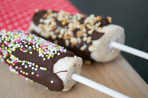 frozen banana pops