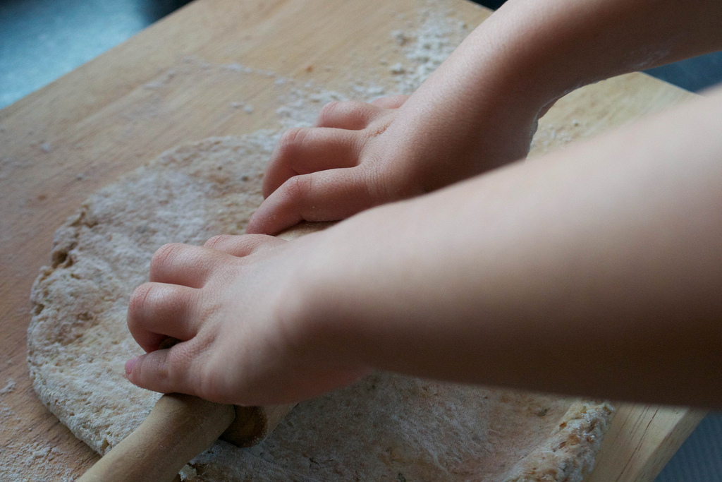 sweetpea pantry rolling out pizza dough