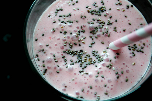 raspberry chia milk smoothie