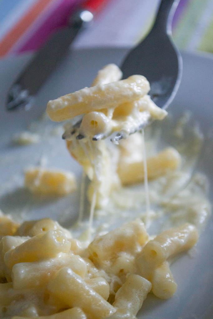 quick macaroni cheese on a fork