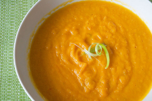 joromero-seasonalsoups-27112012-carrot-spring-onion-and-ginger-soup-jpg_131746
