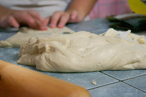 mica tortas fritas kneading dough