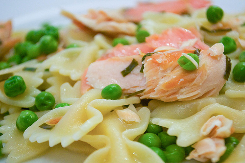 smoked salmon farfalle with peas and chives and butter