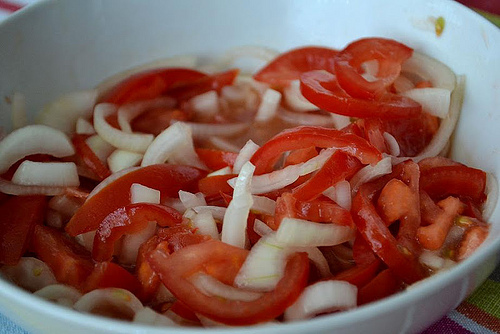 argentinian tomato onion salad